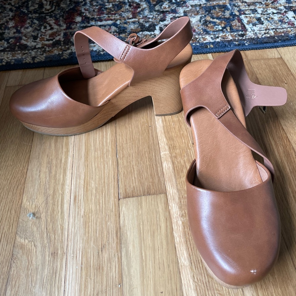 Fall clog heels